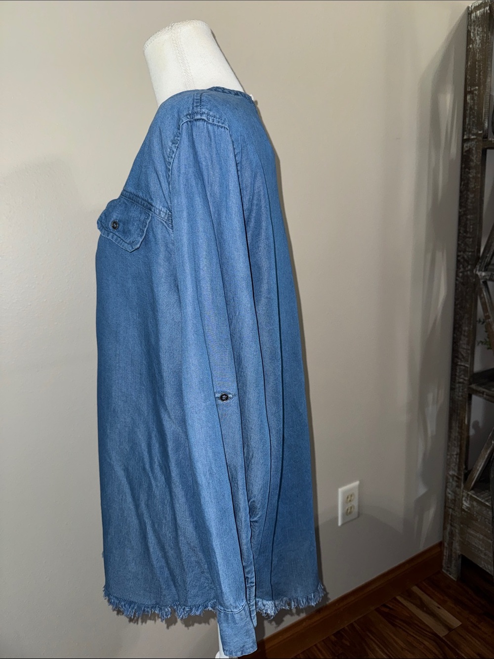 NWT Women’s Denim Tunic Top with Frayed Hem - Large - Picture 4 of 8